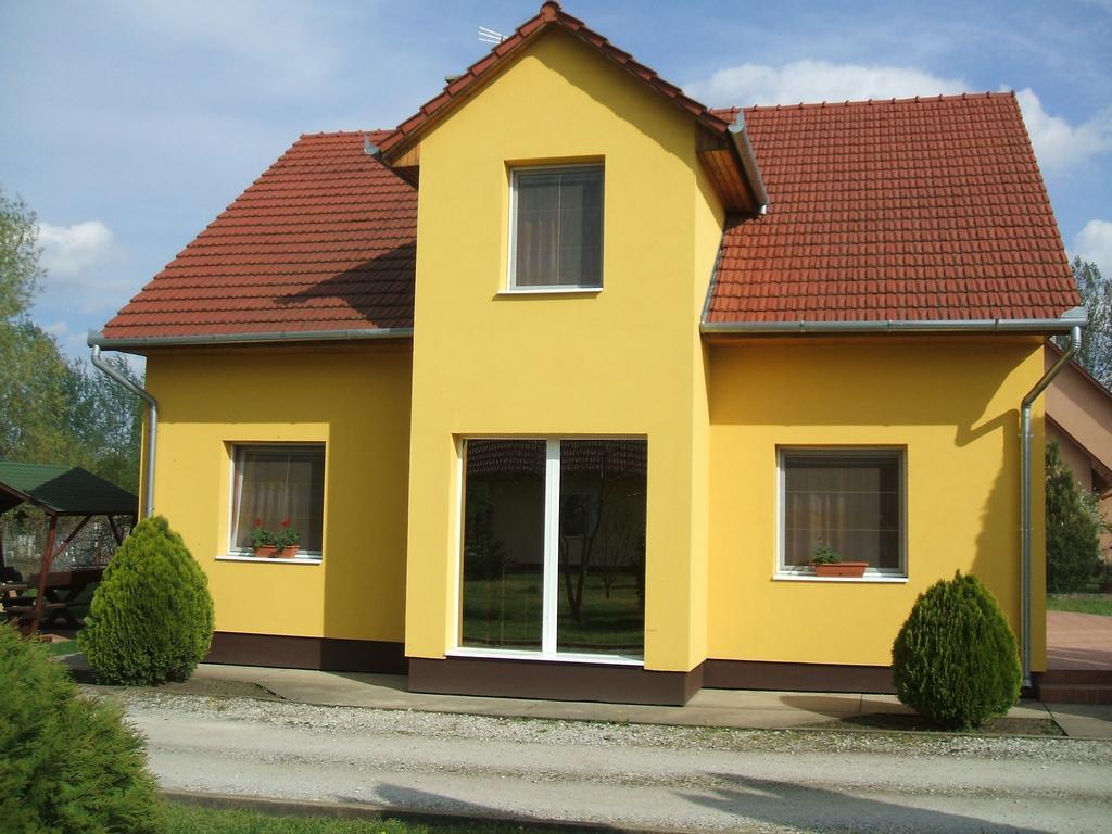 To Vendeghaz Hotel Debreţin Exterior foto