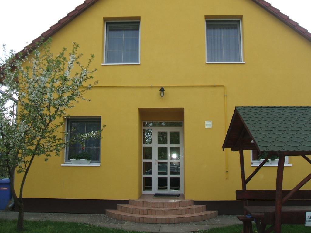 To Vendeghaz Hotel Debreţin Exterior foto
